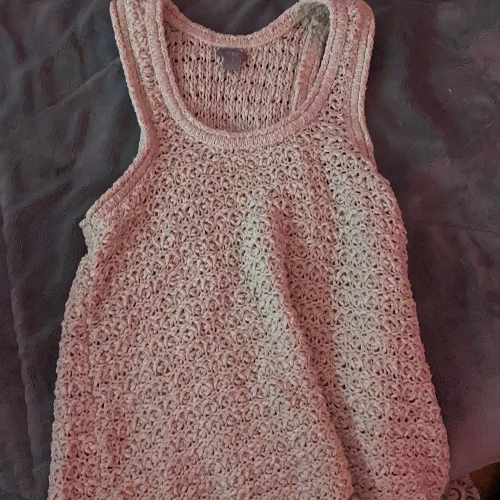 Really cute cheap aerie top! Size small.